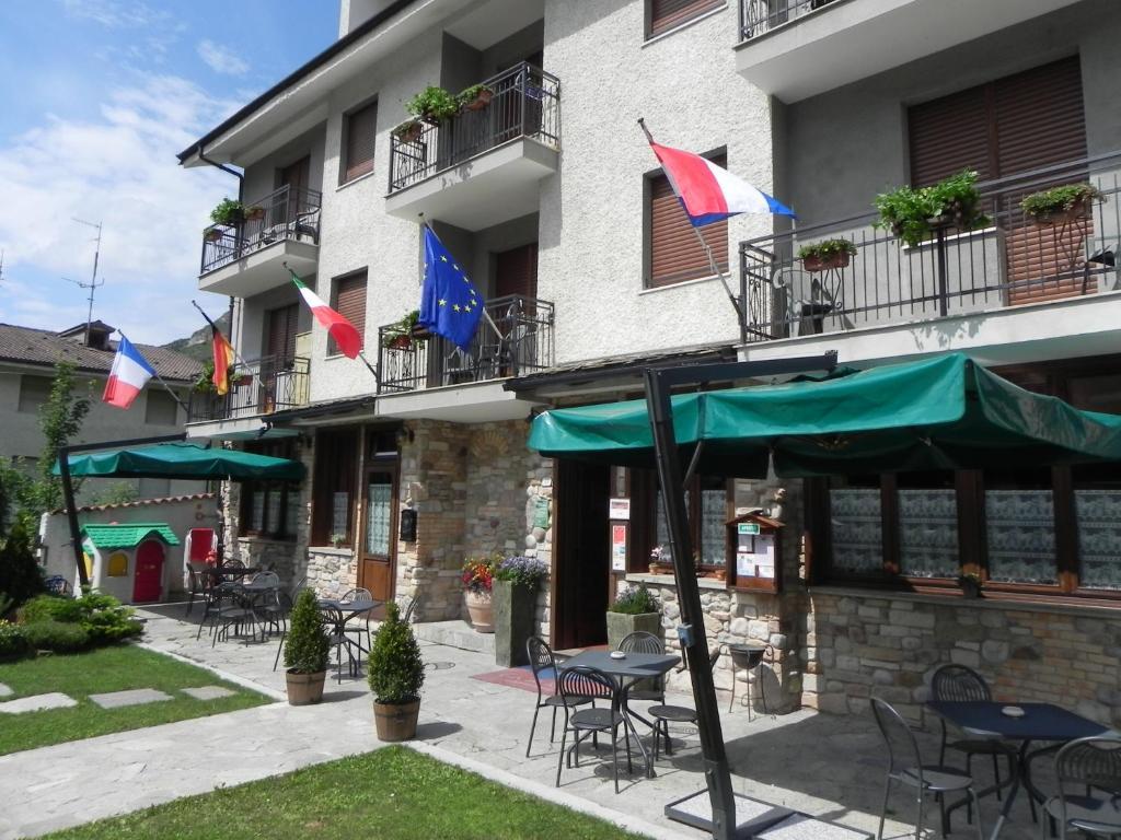 Hotel Trois Etoiles Entracque Exterior foto